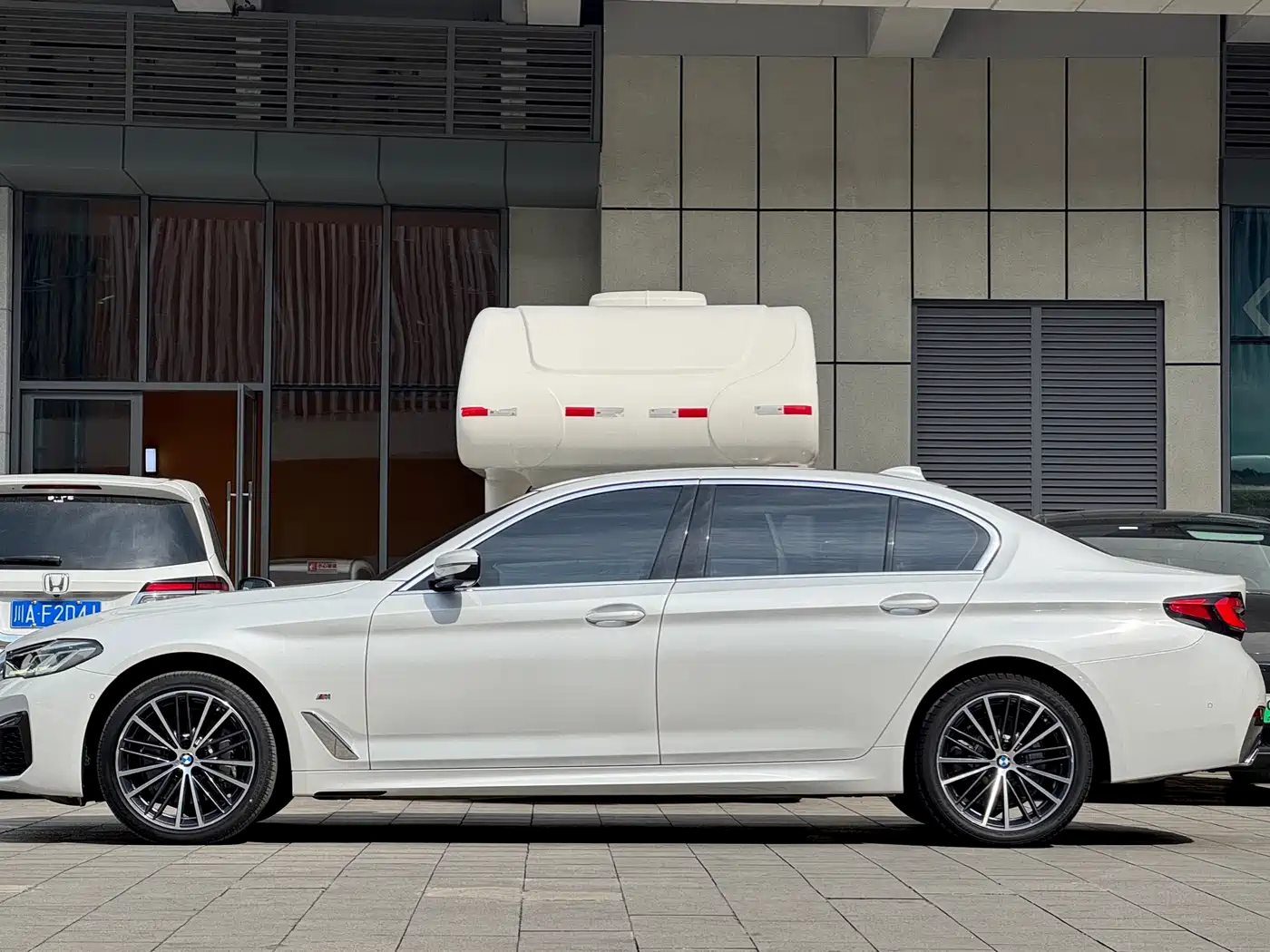 BMW 5 Series 2022 Facelift 530Li Leading M Sport Package фото 4