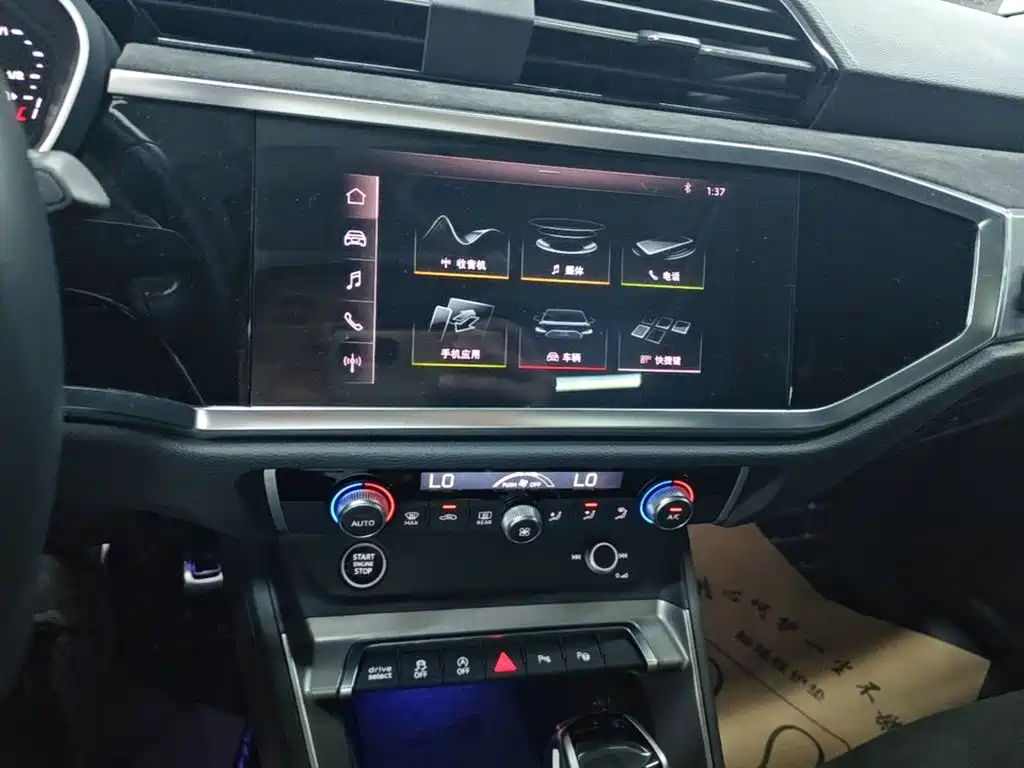AUDI Q3