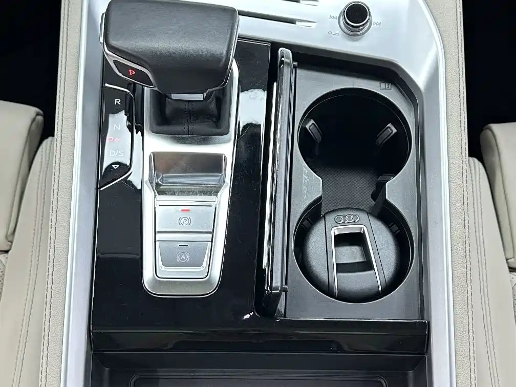 Audi Q6 2022 2023 45 TFSI quattro Uniform Cloud Yulin Package