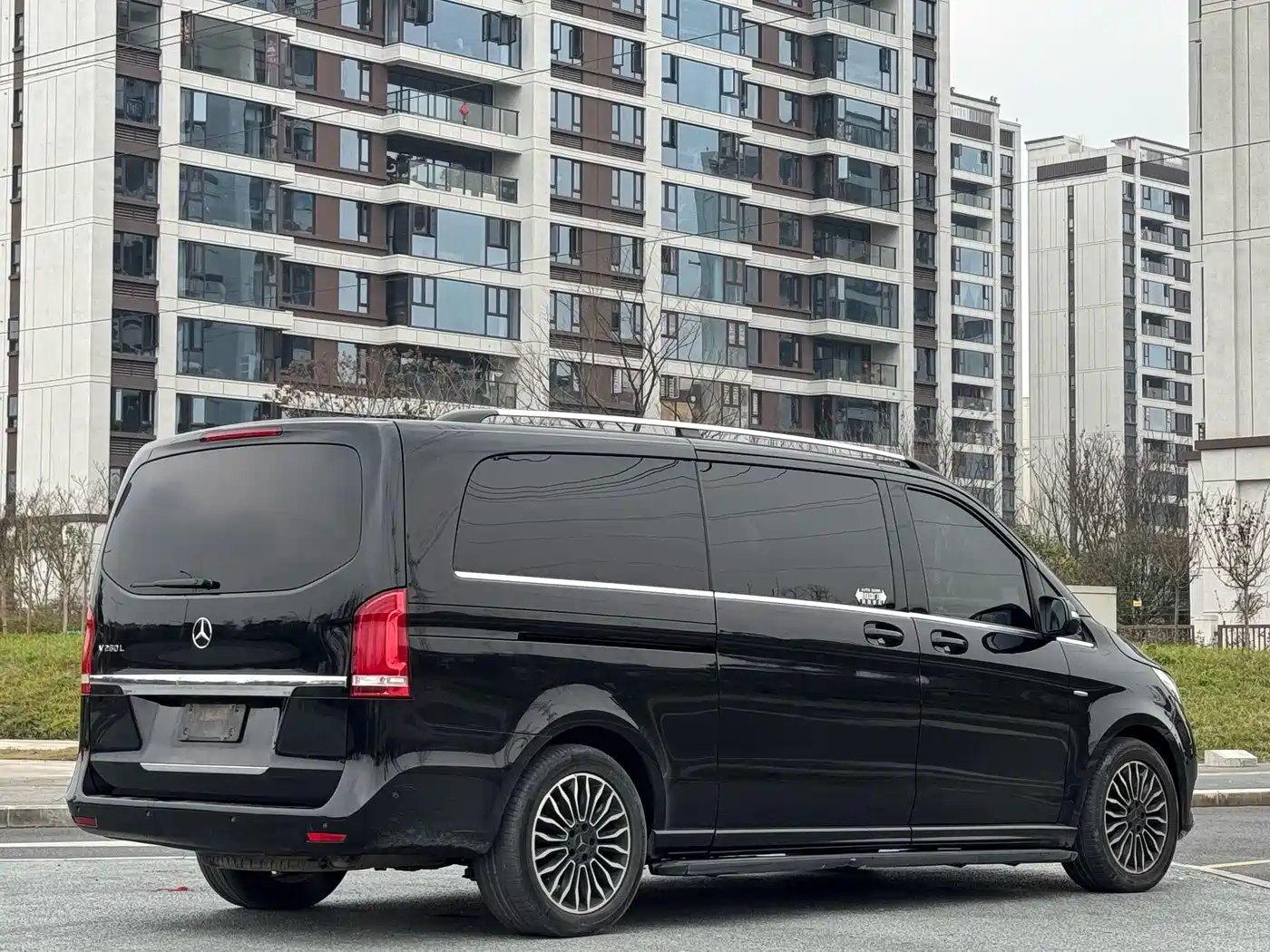 Mercedes-Benz V-Class 2017 Model V 260 L Premium Extended Edition фото 6