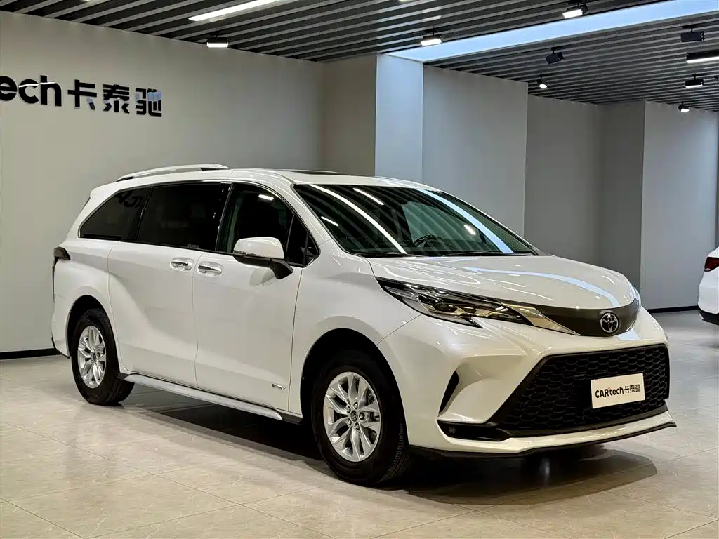 Toyota Granvia 2024 2.5L Hybrid Comfort фото 2