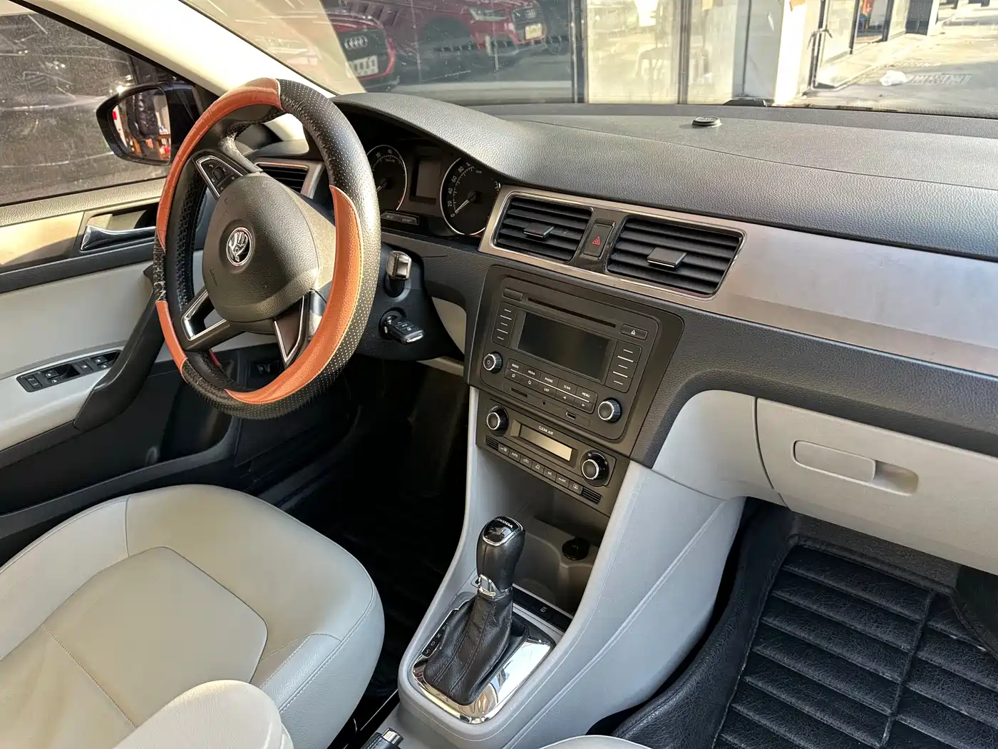 Škoda Rapid 2016 1.6L Automatic Prestige Edition фото 10