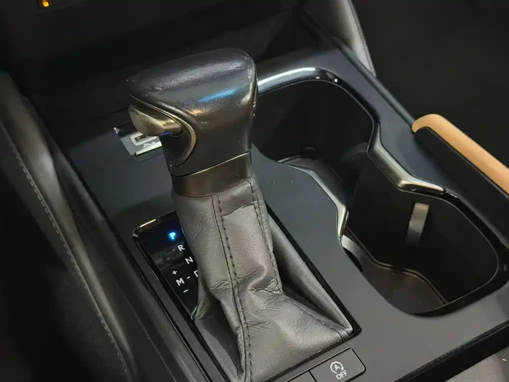 Lexus ES 2022 200 Excellence Edition фото 10