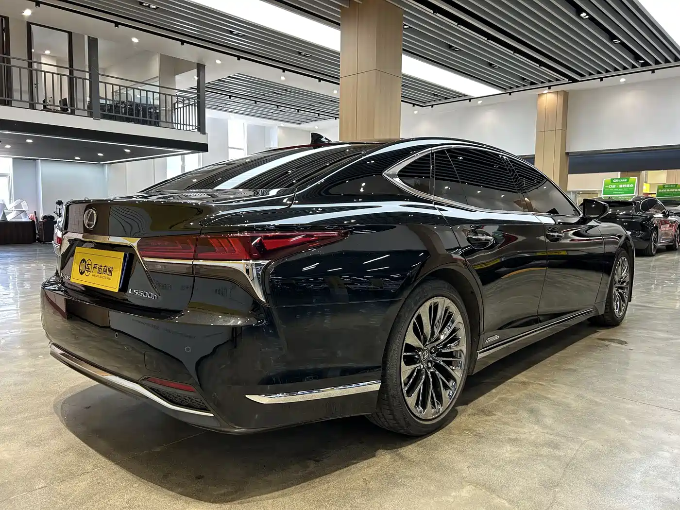 Lexus LS 2018 500h Executive Edition China V фото 4