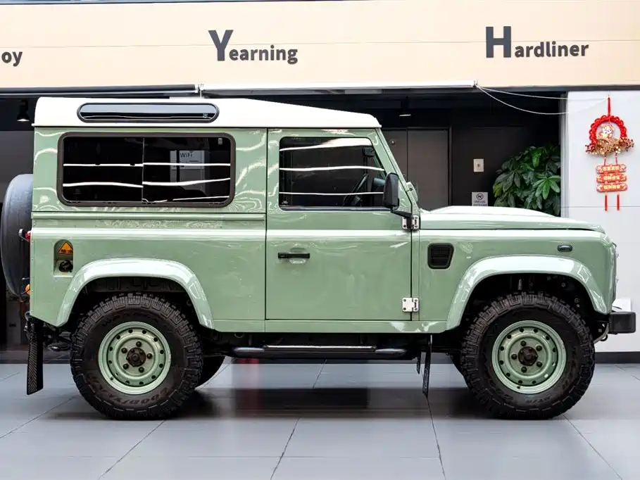Land Rover Defender фото 3