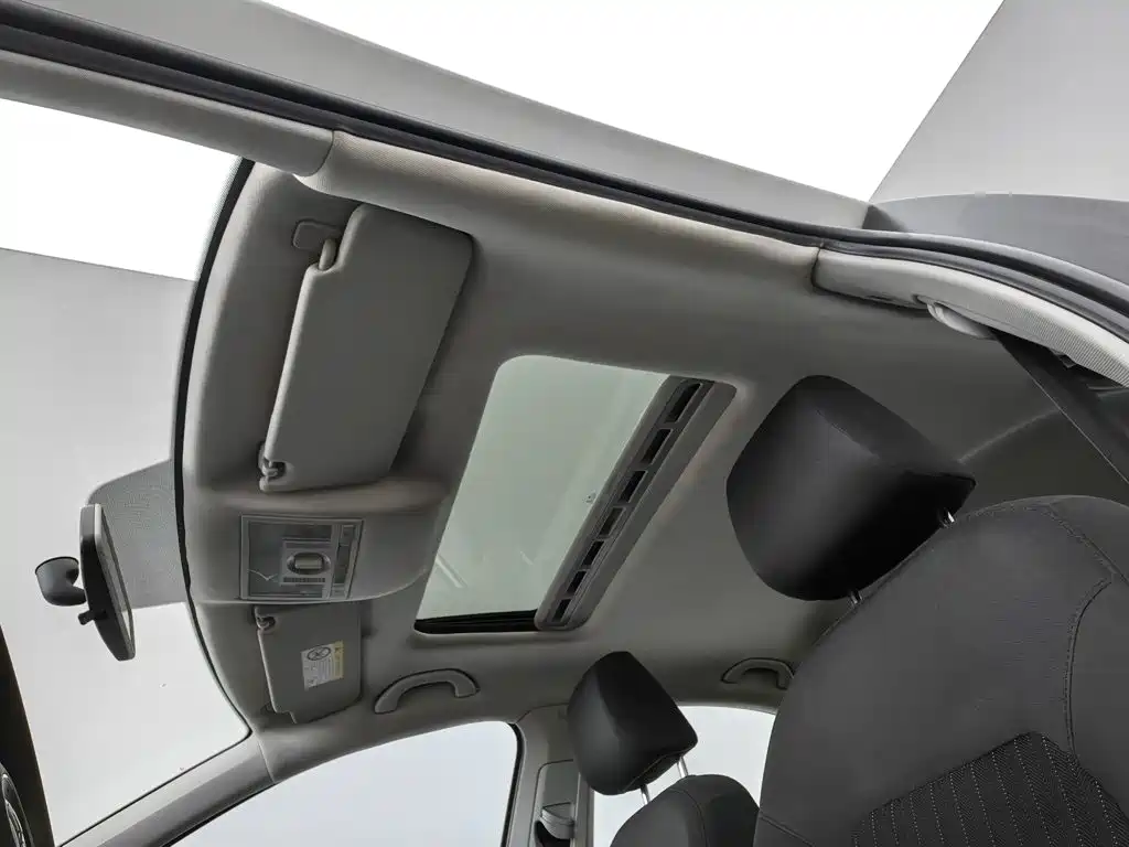 Photo 14 - Volkswagen Jetta