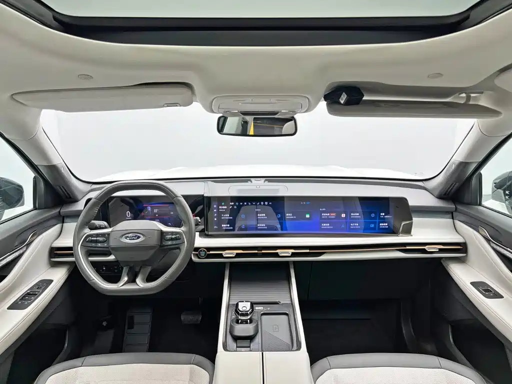 Фото 24 - Ford Edge