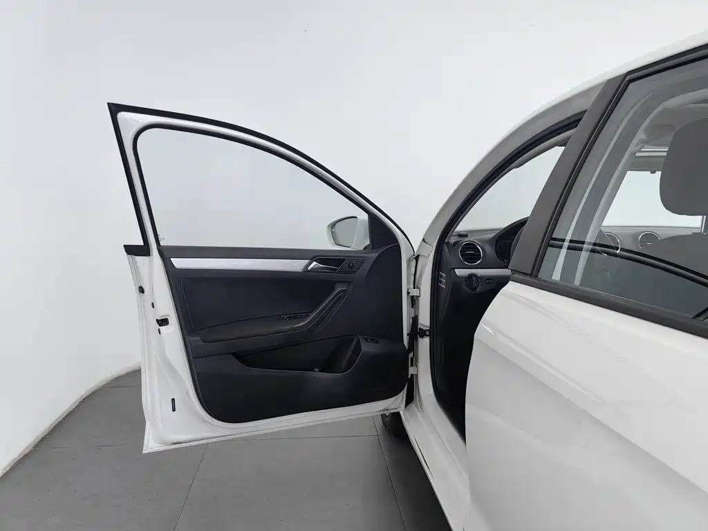 Photo 8 - Volkswagen Jetta