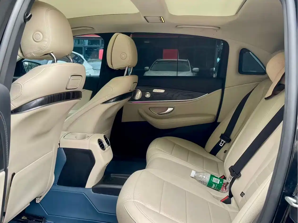 Photo 5 - Mercedes-Benz E-Class