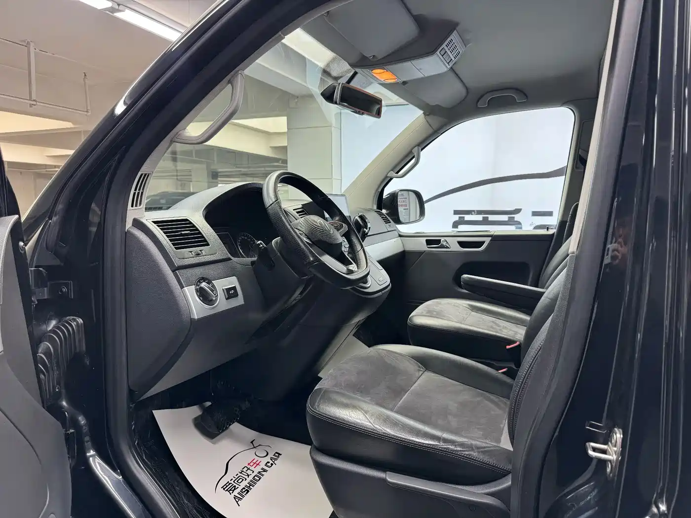 Volkswagen Multivan 2012 2.0TSI 2WD Business Edition фото 8