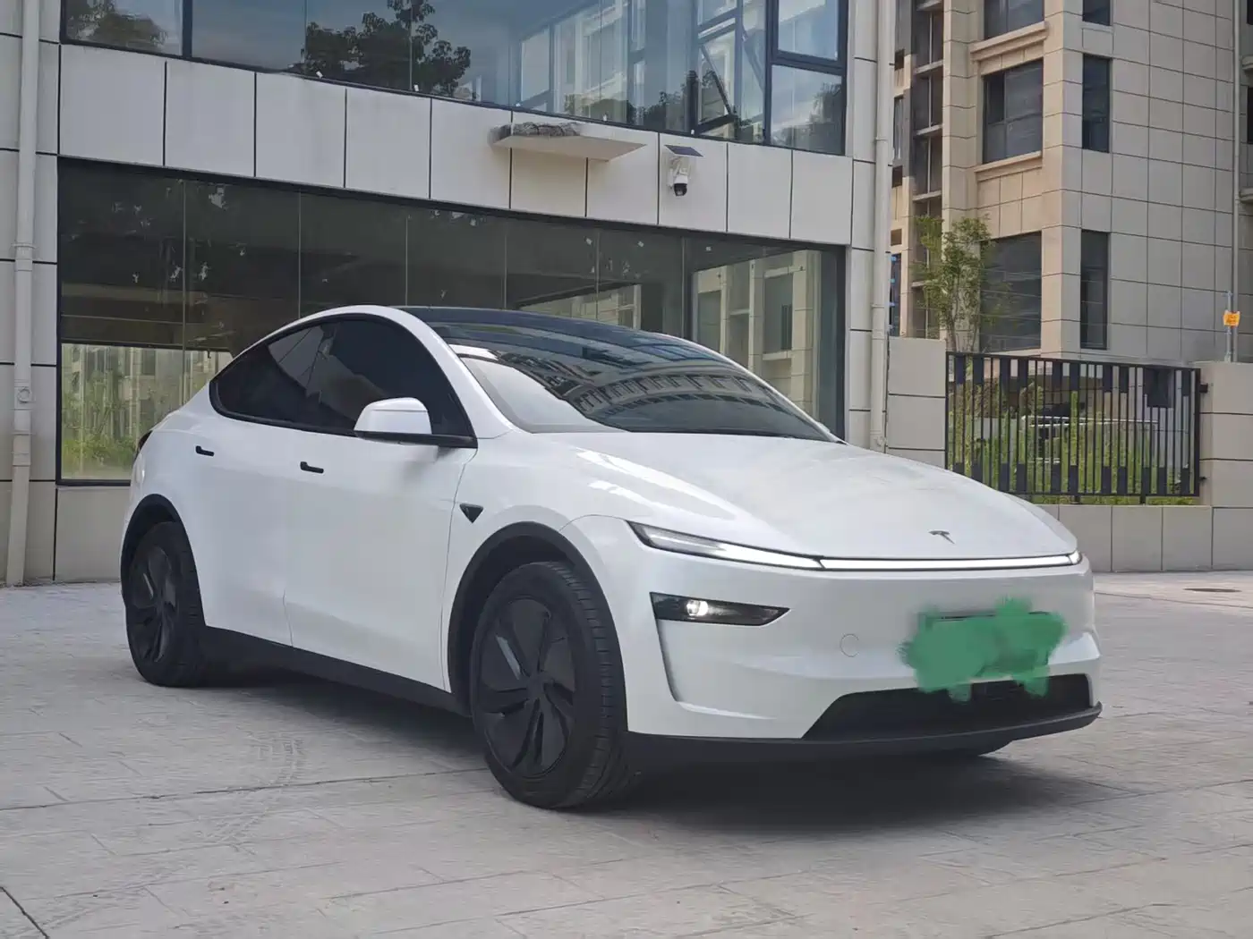 Tesla Model Y 2025 — пригон из Китая
