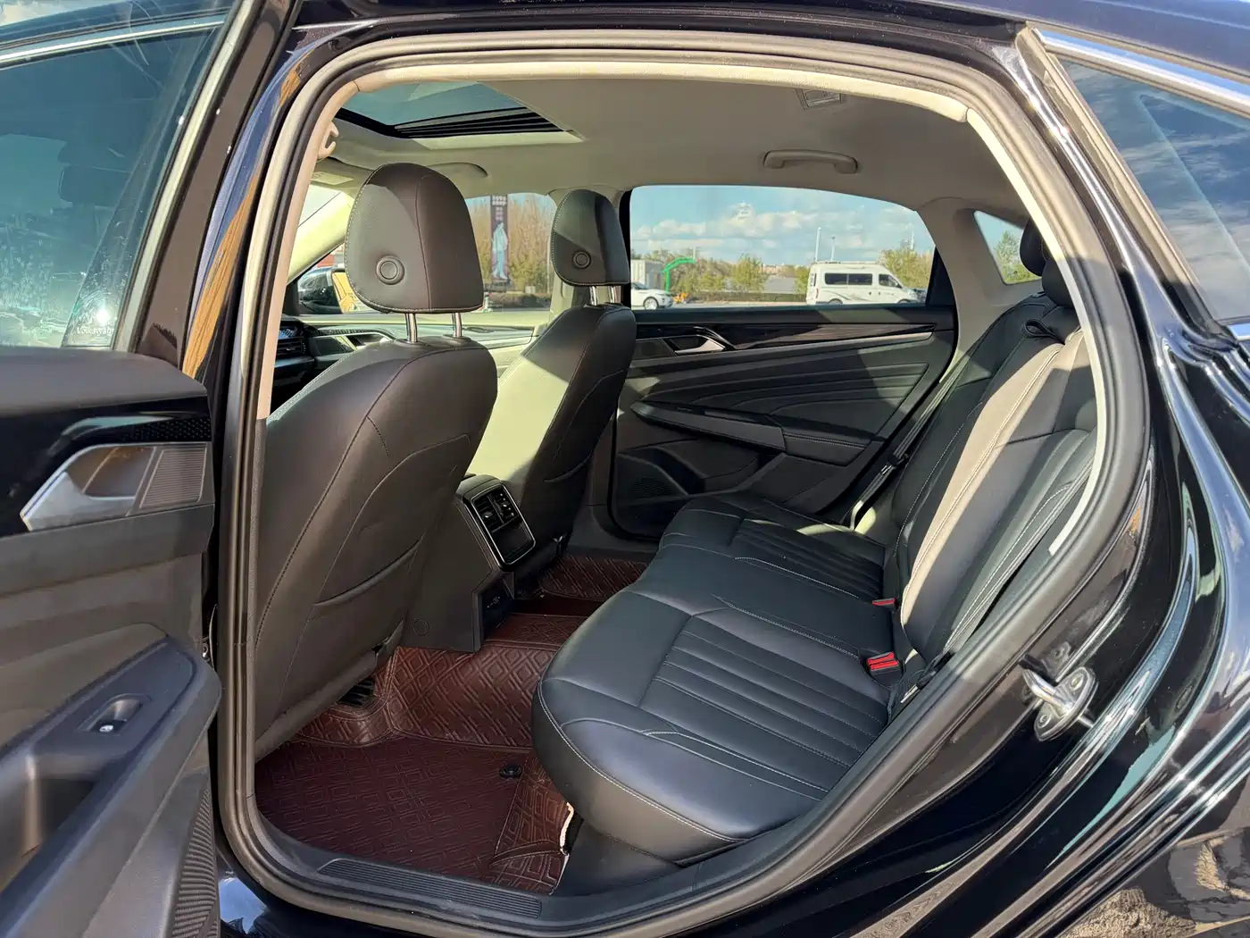 Volkswagen Passat 2022 280TSI Elite Edition фото 16