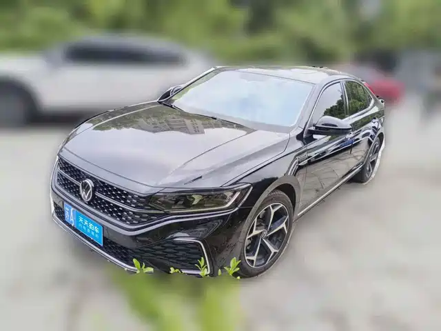 Volkswagen Passat 2023 330TSI Starlight Elite Edition — фото 1