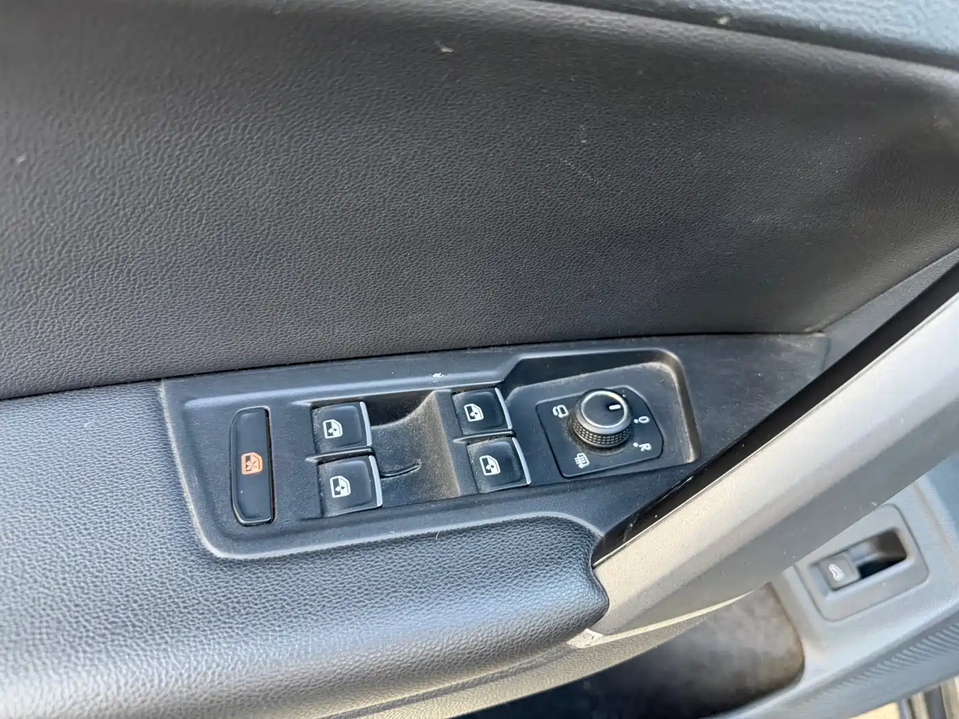 Volkswagen Tayron 2022 280TSI 2WD Luxury Smart Connect Edition фото 8