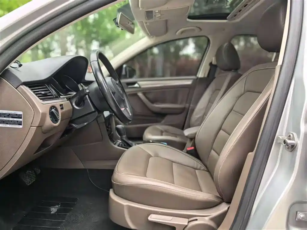 Volkswagen Bora 2014 1.6L Automatic Comfort Edition фото 25