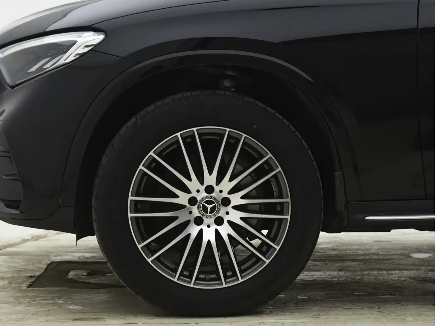 Mercedes-Benz GLC 2023 GLC 300 L 4MATIC Sport 5-Seater фото 5