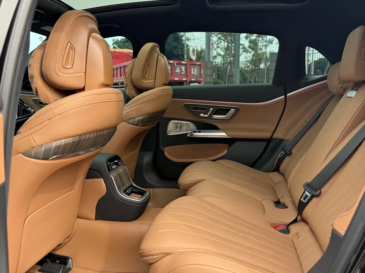 Mercedes-Benz E-Class 2025 E 300 L Luxury фото 12