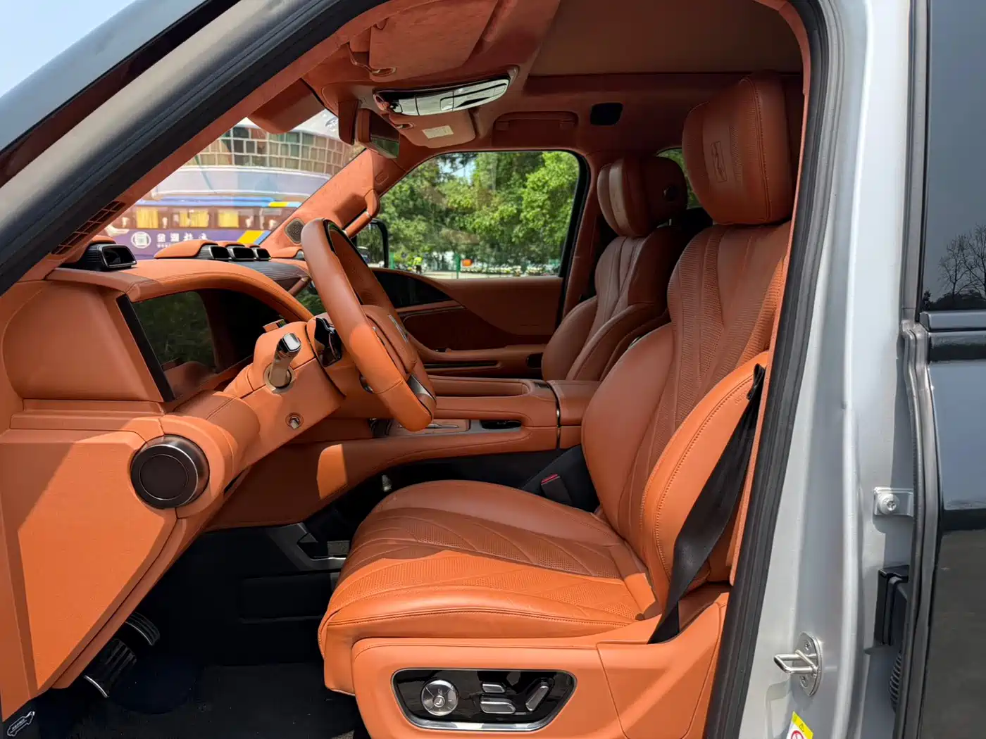 Yangwang U8 2023 Luxury Edition фото 11
