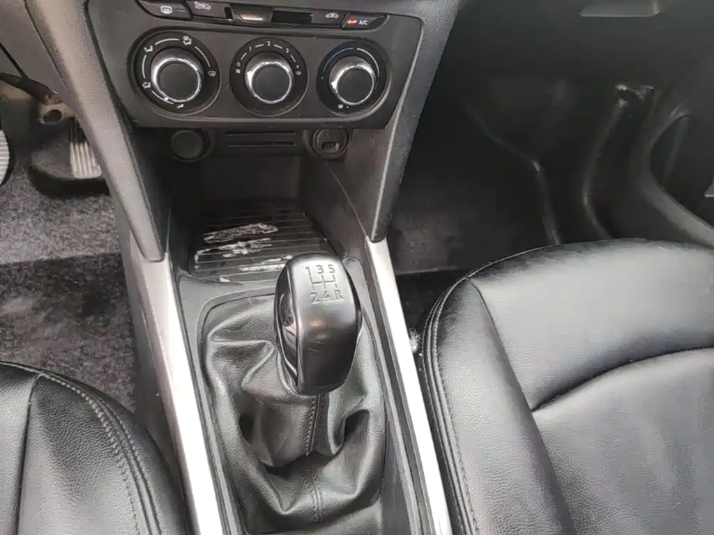 Peugeot 301 2018 1.6L Manual Comfort Edition фото 14