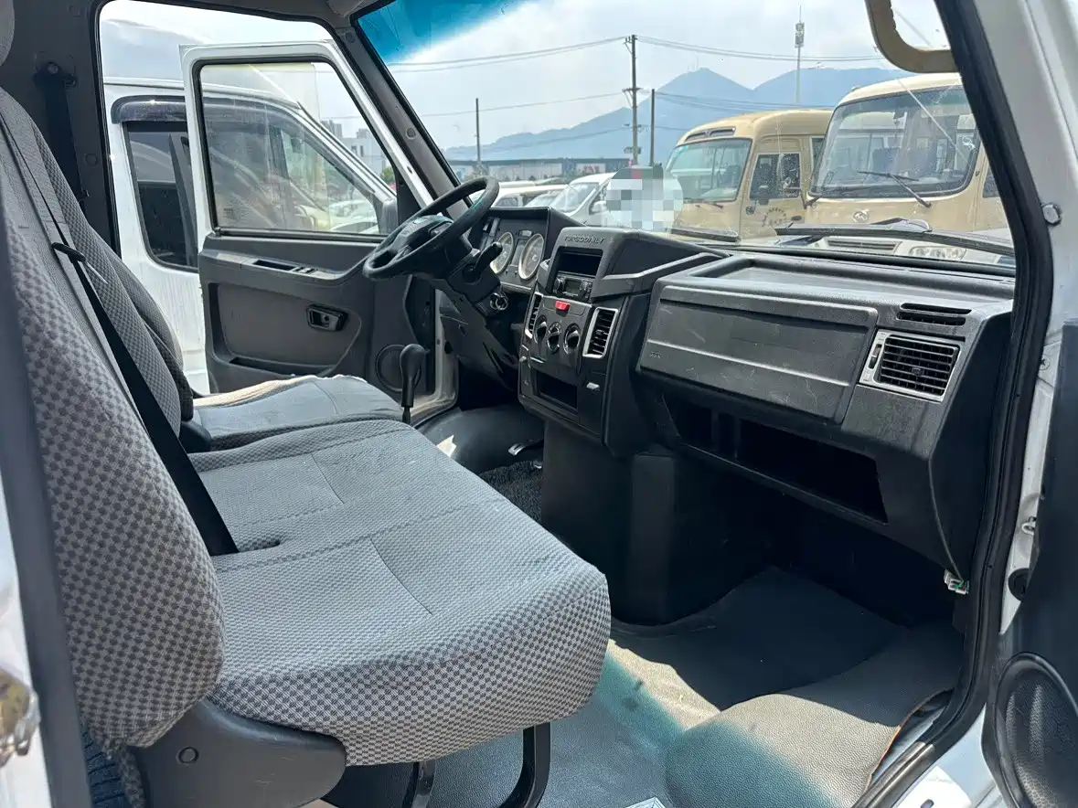 Iveco Daily 2017 2017 Model 2.5T A35 Bus Low Roof 5-7 Seats 47Z5