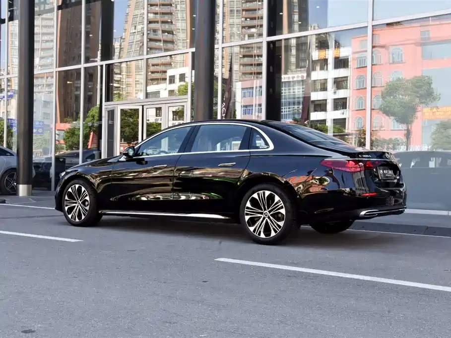 Mercedes-Benz E-Class, миниатюра 5