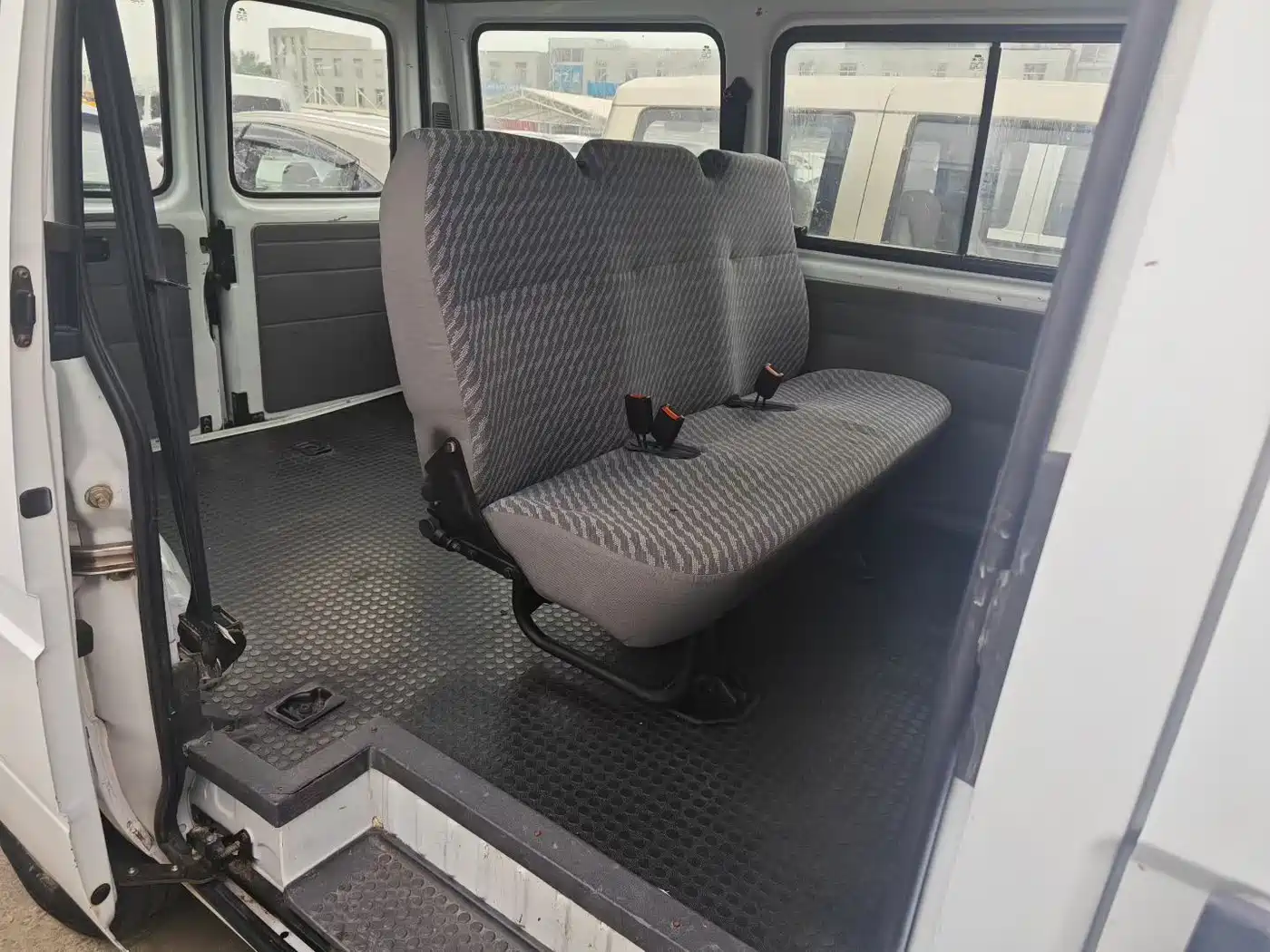 Ford Classic Transit 2015 2015 2.8T Diesel Short Wheelbase 6-Seater Mid-Roof MPV JX493ZLQ4
