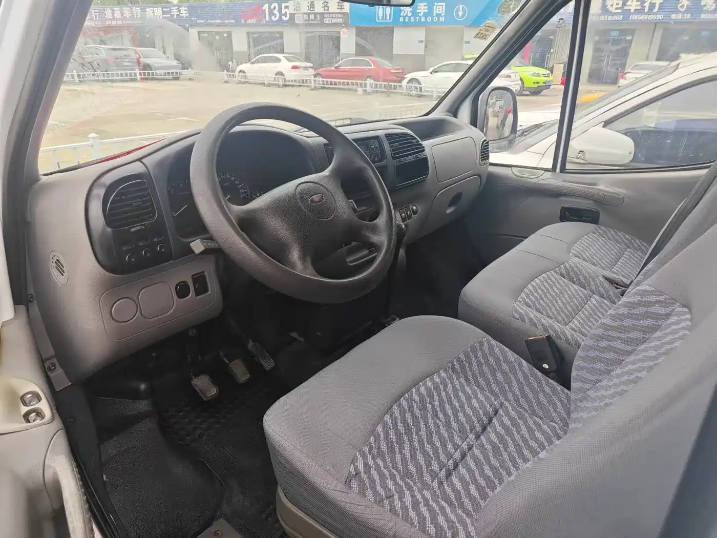 Ford Classic Transit 2015 2015 2.8T Diesel Short Wheelbase 6-Seater Mid-Roof MPV JX493ZLQ4