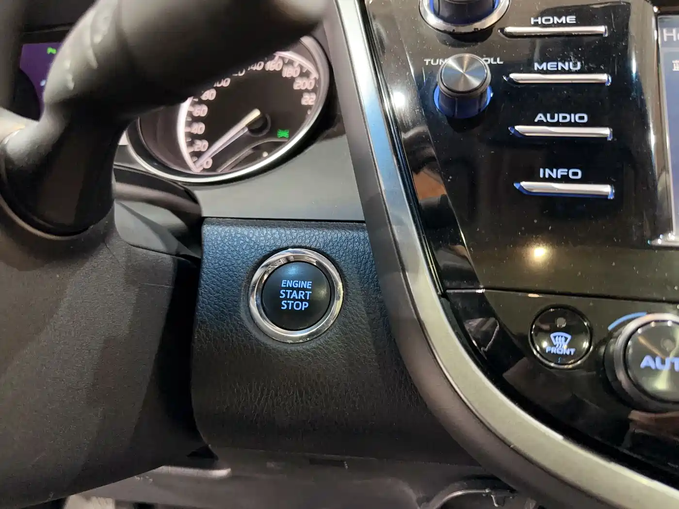 Toyota Camry 2018 2.0G Luxury Edition фото 25