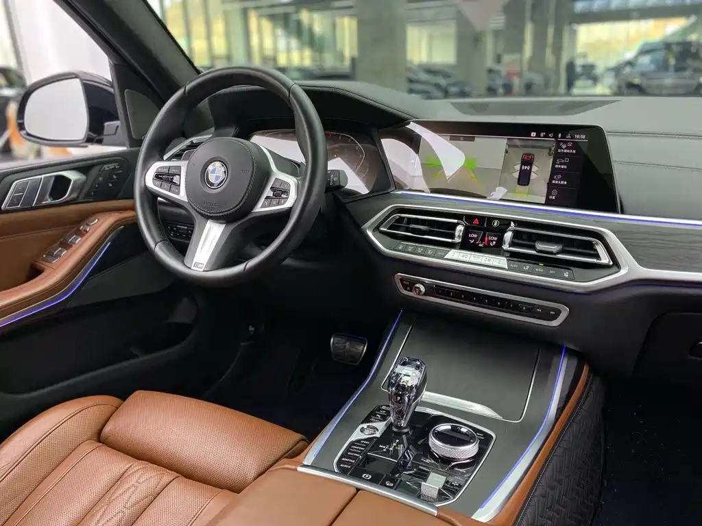 Photo 2 - BMW X7