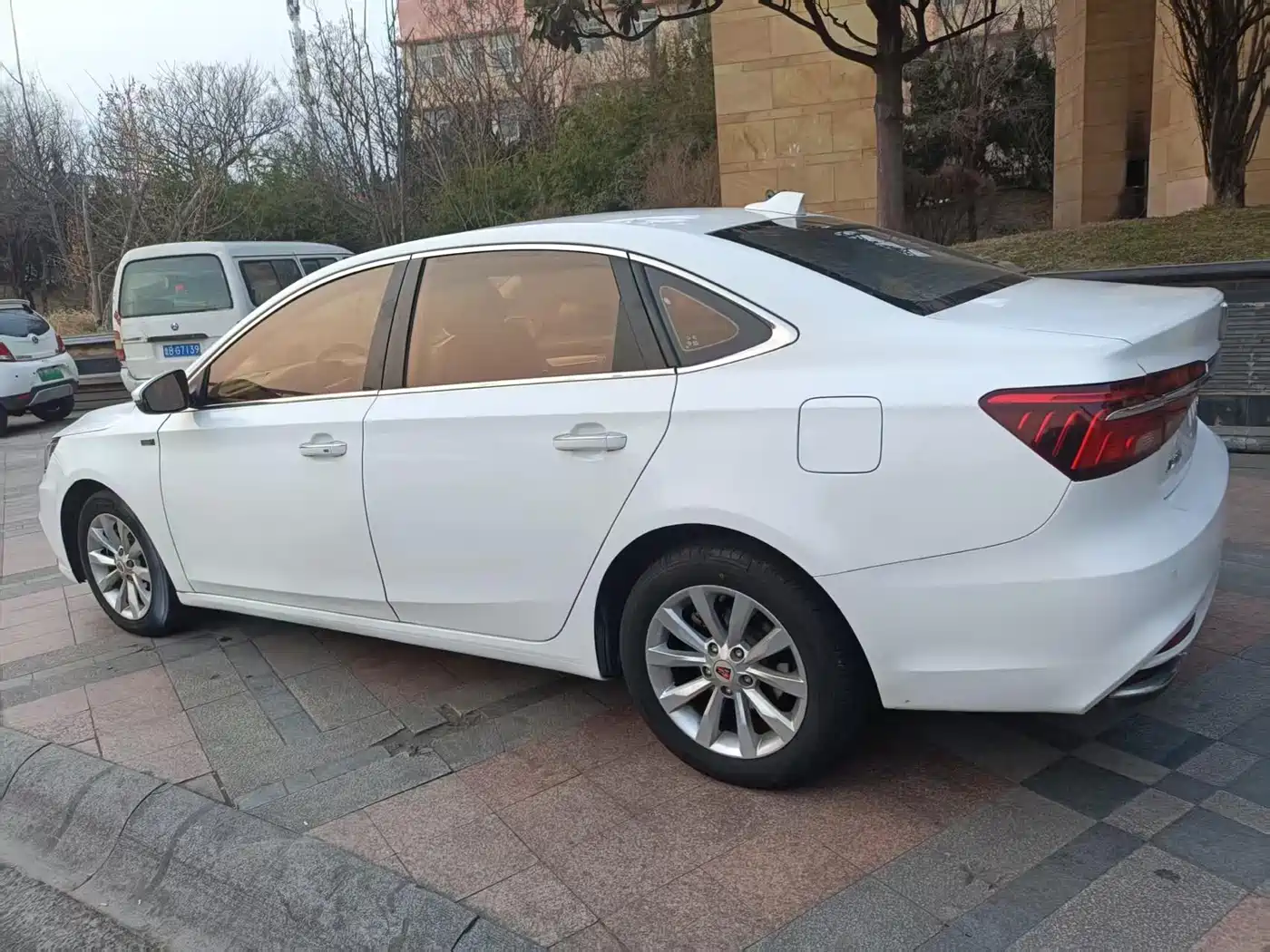 ROEWE I6 NEW ENERGY