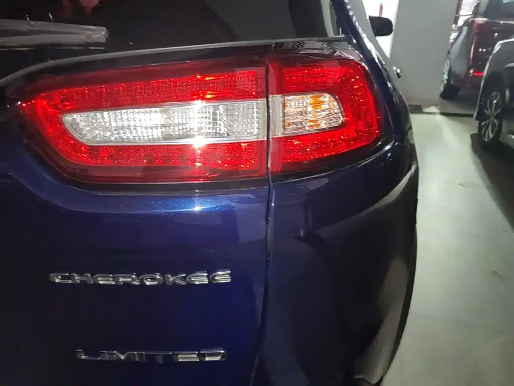 Jeep Cherokee 2018 2017 2.4L Leading Smart Edition