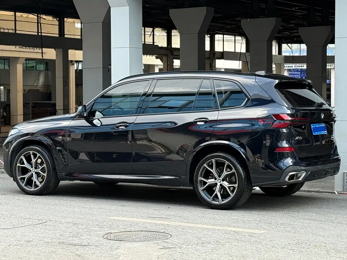 BMW X5 2023 xDrive 30Li Premium M Sport Black Night Package фото 4