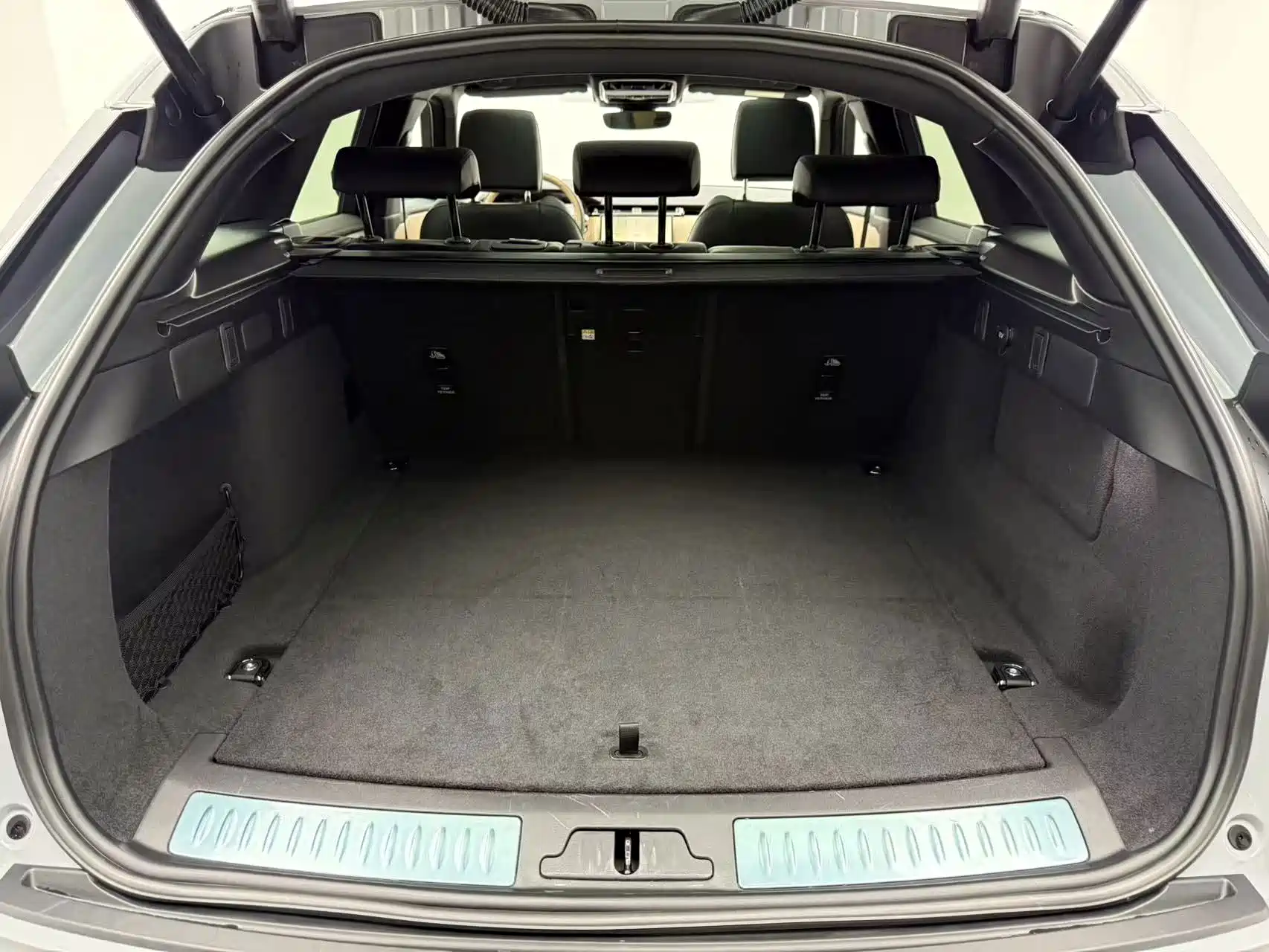 Фото 16 - Land Rover Range Rover Velar