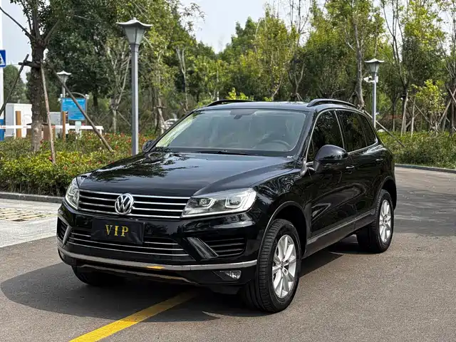 VOLKSWAGEN TOUAREG