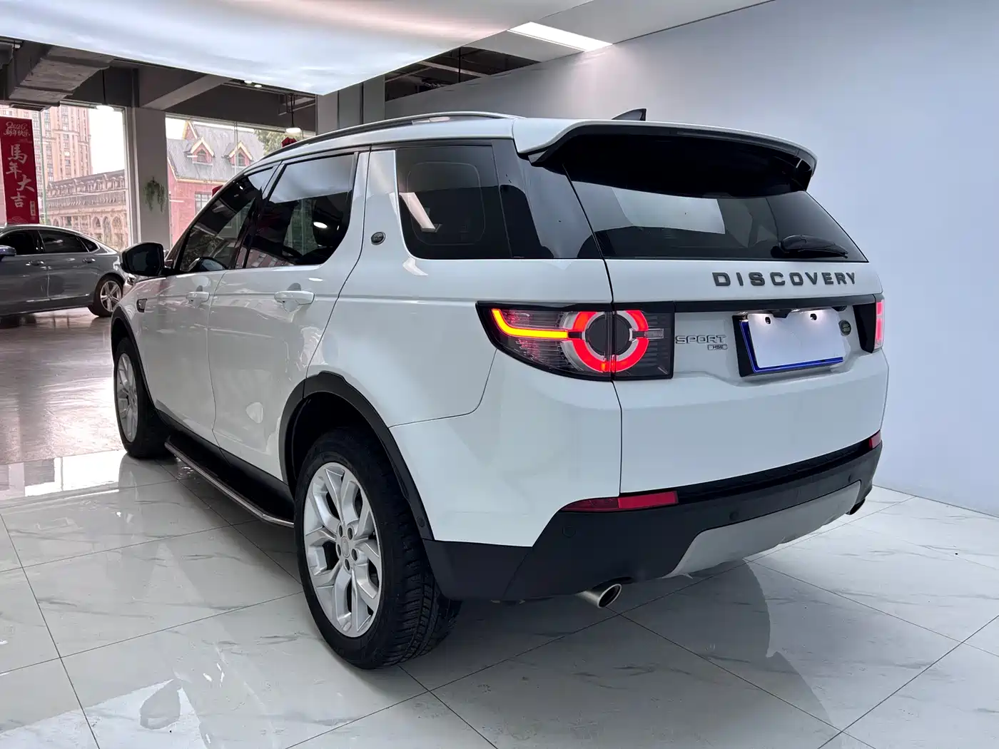 Land Rover Discovery Sport 2018 240PS HSE Edition фото 5