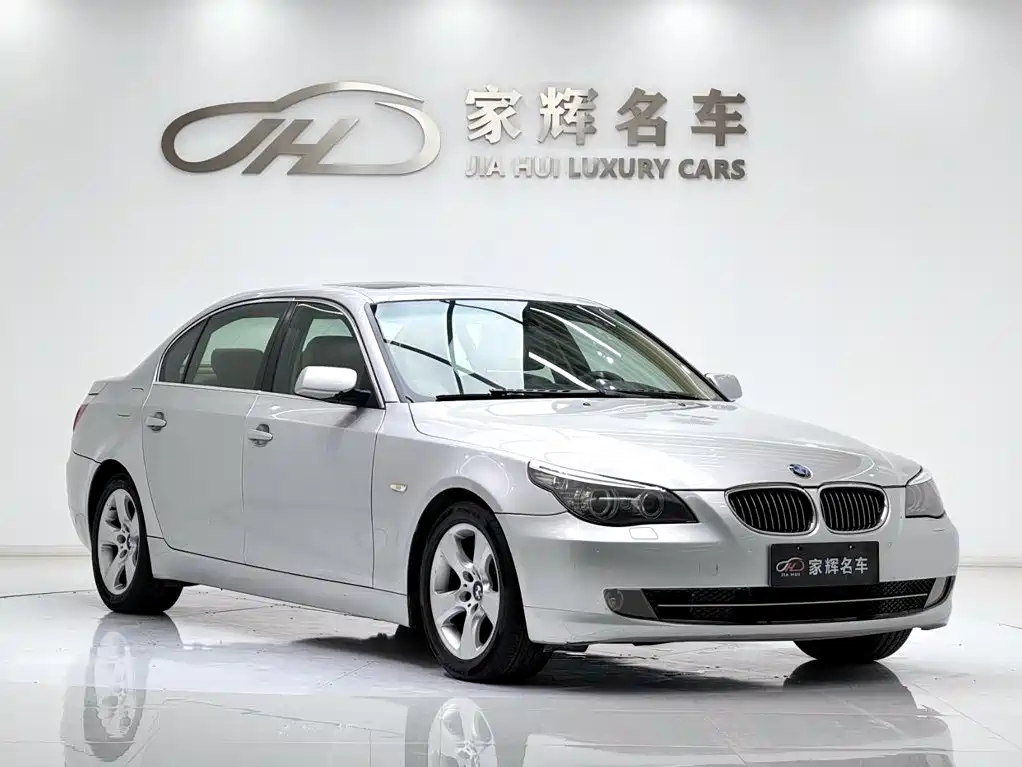 Photo 3 - BMW 5 Series