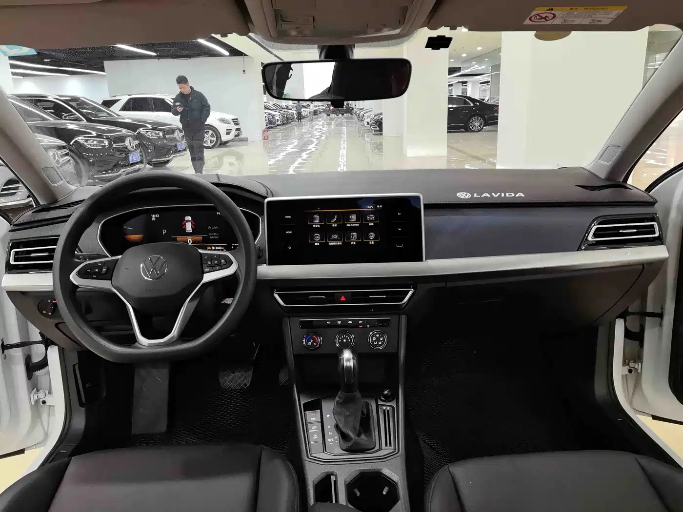 Volkswagen Lavida 2023 Facelift 1.5L Auto Comfort Edition фото 9