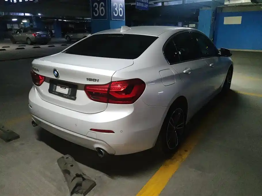BMW 1 Series 2018 Facelift 118i Sport фото 3