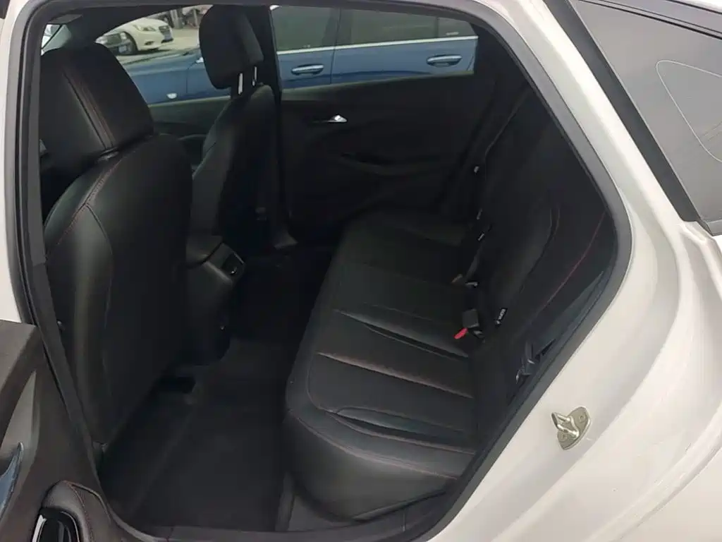 Photo 17 - Buick Verano