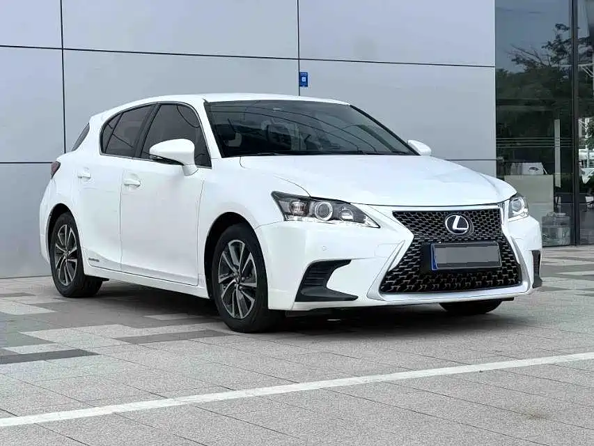 Фото 6 - Lexus CT