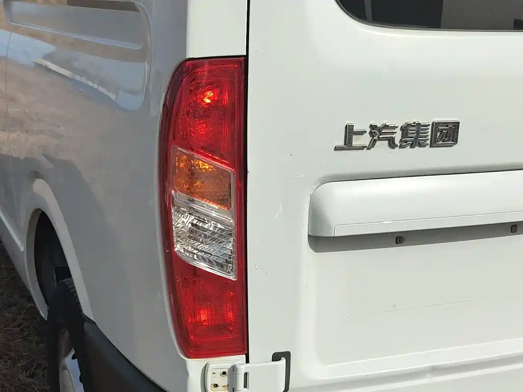 SAIC Maxus Xintu V80 2015 2.5T Manual Proud Transporter Edition Short Wheelbase Medium Roof фото 6