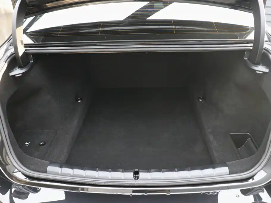 BMW 7 Series 2024 2023 Model 735Li Luxury Package
