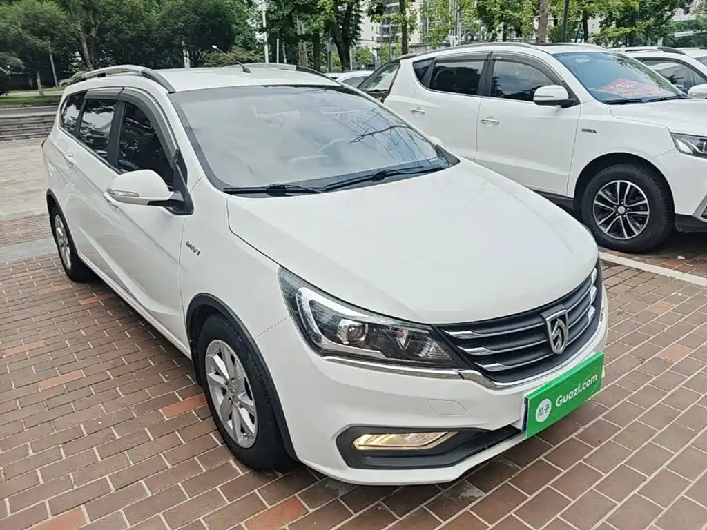 Baojun 310W 2018 2017 1.5L Manual Fashion Edition (China V)