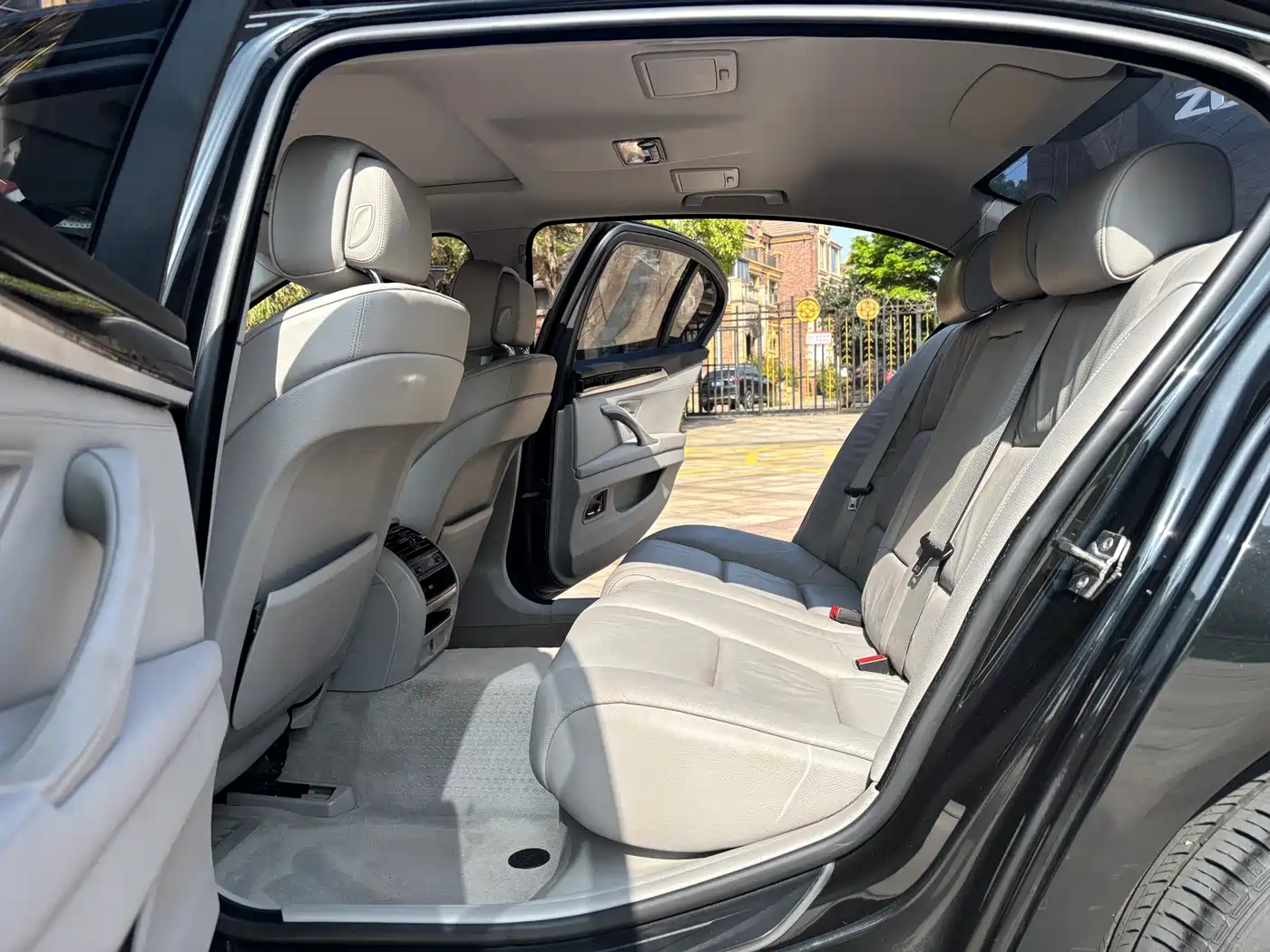 BMW 5 Series 2013 525Li Luxury фото 9