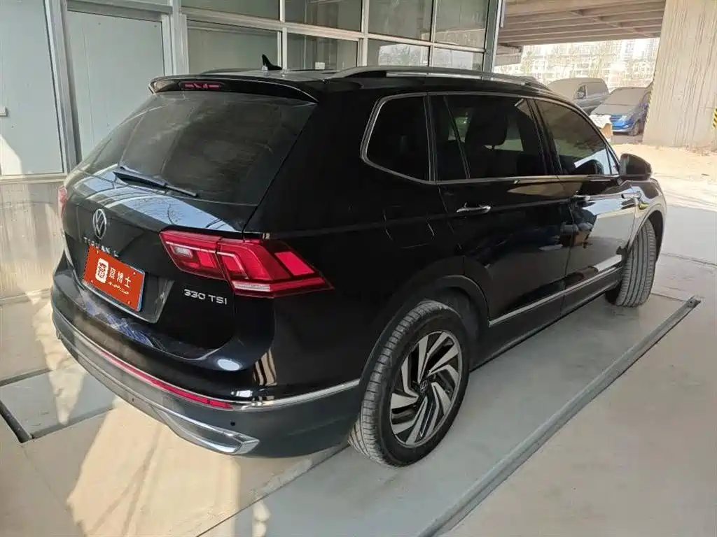 VOLKSWAGEN TIGUAN L