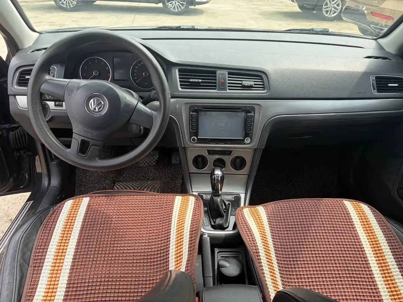 Volkswagen Lavida 2013 1.6L Automatic Comfort Edition фото 9