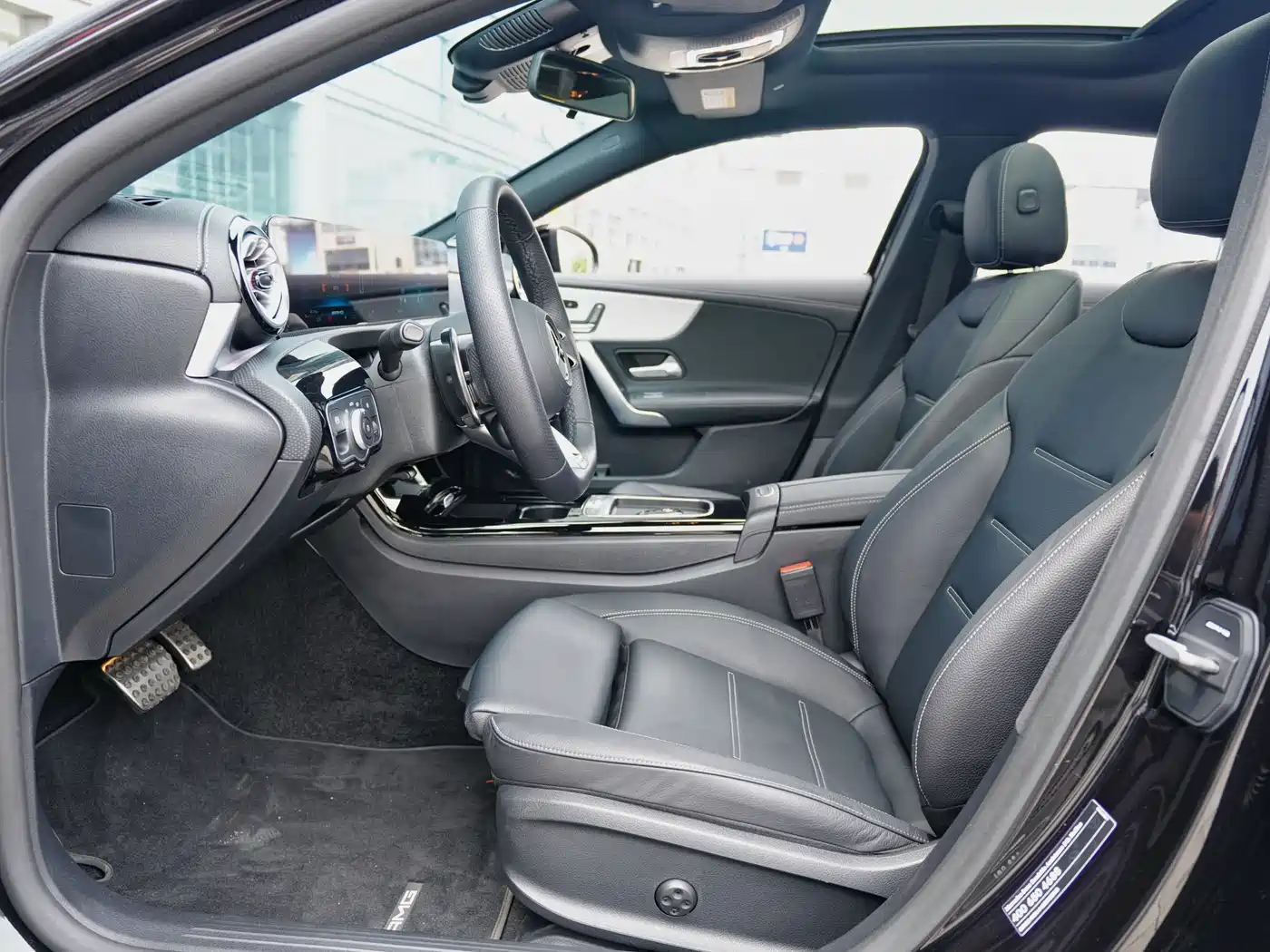 Mercedes-Benz A-Class AMG 2025 Facelift AMG A 35 L 4MATIC фото 11