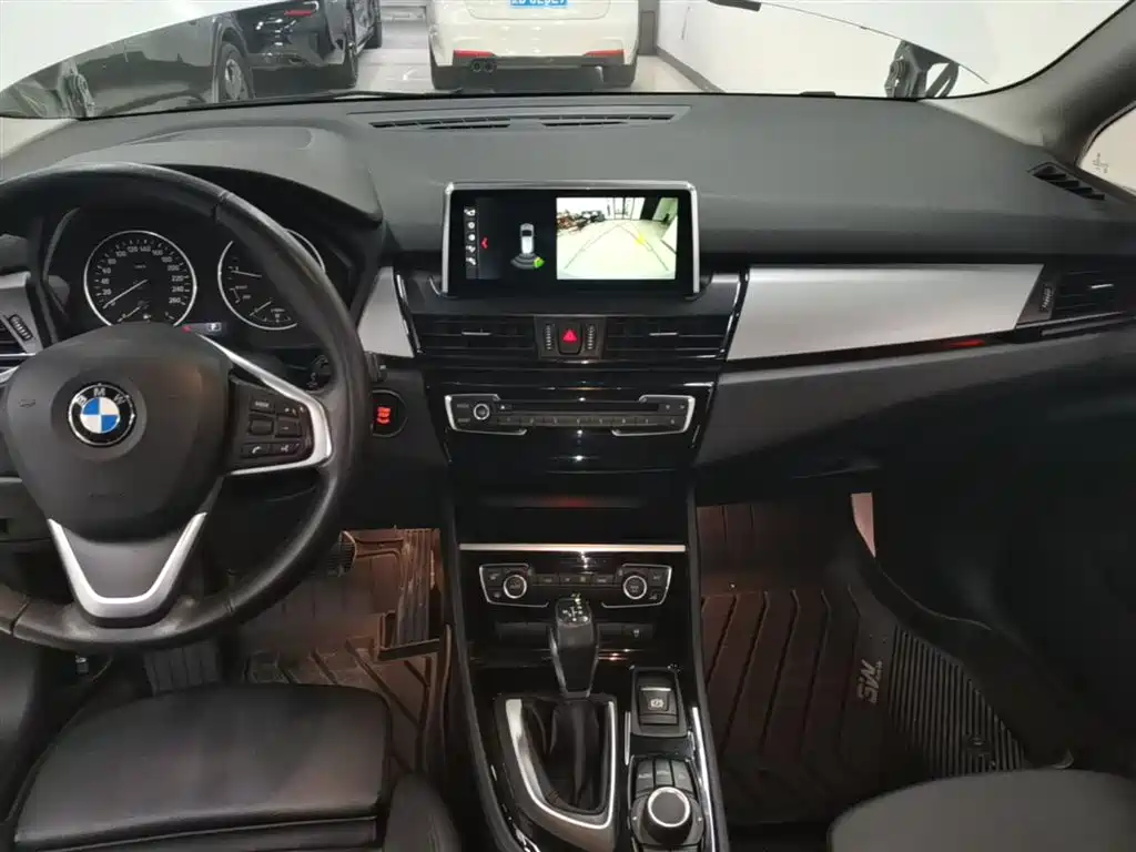 BMW 2 Series Touring 2016 220i Leading Model фото 13