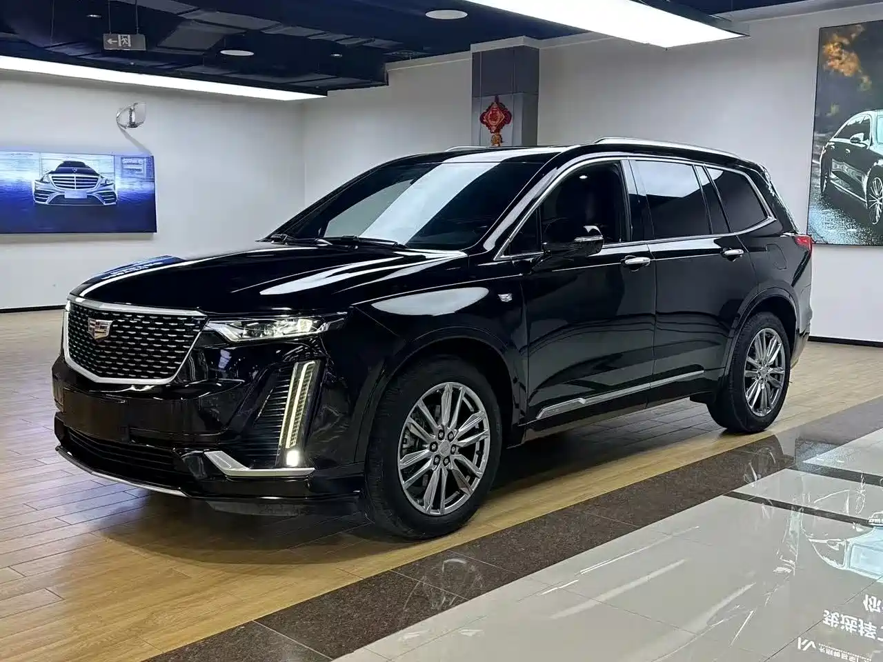 CADILLAC XT6
