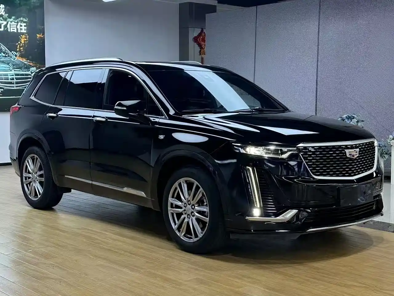 CADILLAC XT6